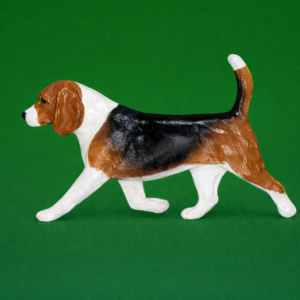 Hand-painted break-resistant acrylic resin dog magnet featuring a full-body Beagle in a gaiting pose, designed to attach to metal surfaces.