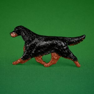 Hand-painted break-resistant acrylic resin dog magnet featuring a full-body Gordon-Setter in a gaiting pose, designed to attach to metal surfaces.